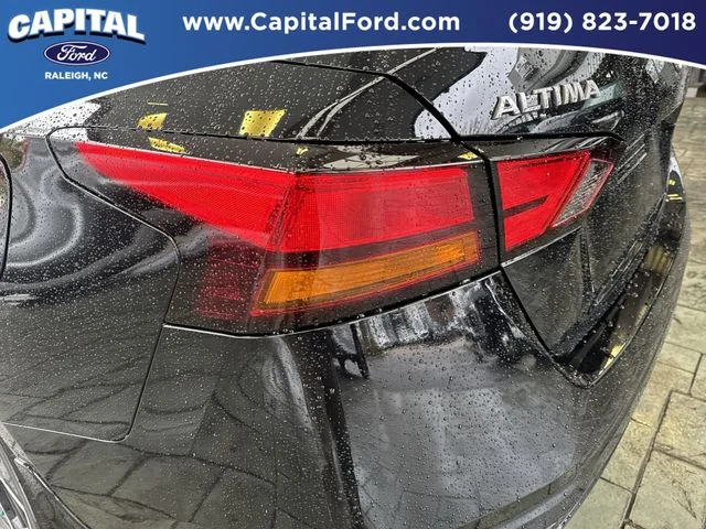 Used 2025 Black Nissan 2.5 SR image 15