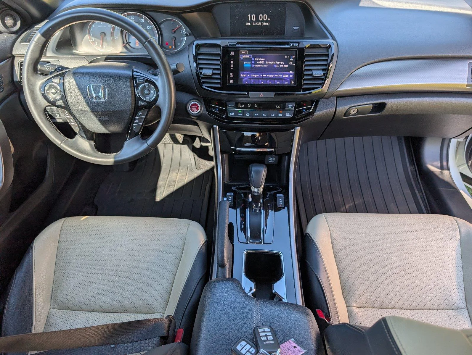 Used 2017  Honda Touring image 34