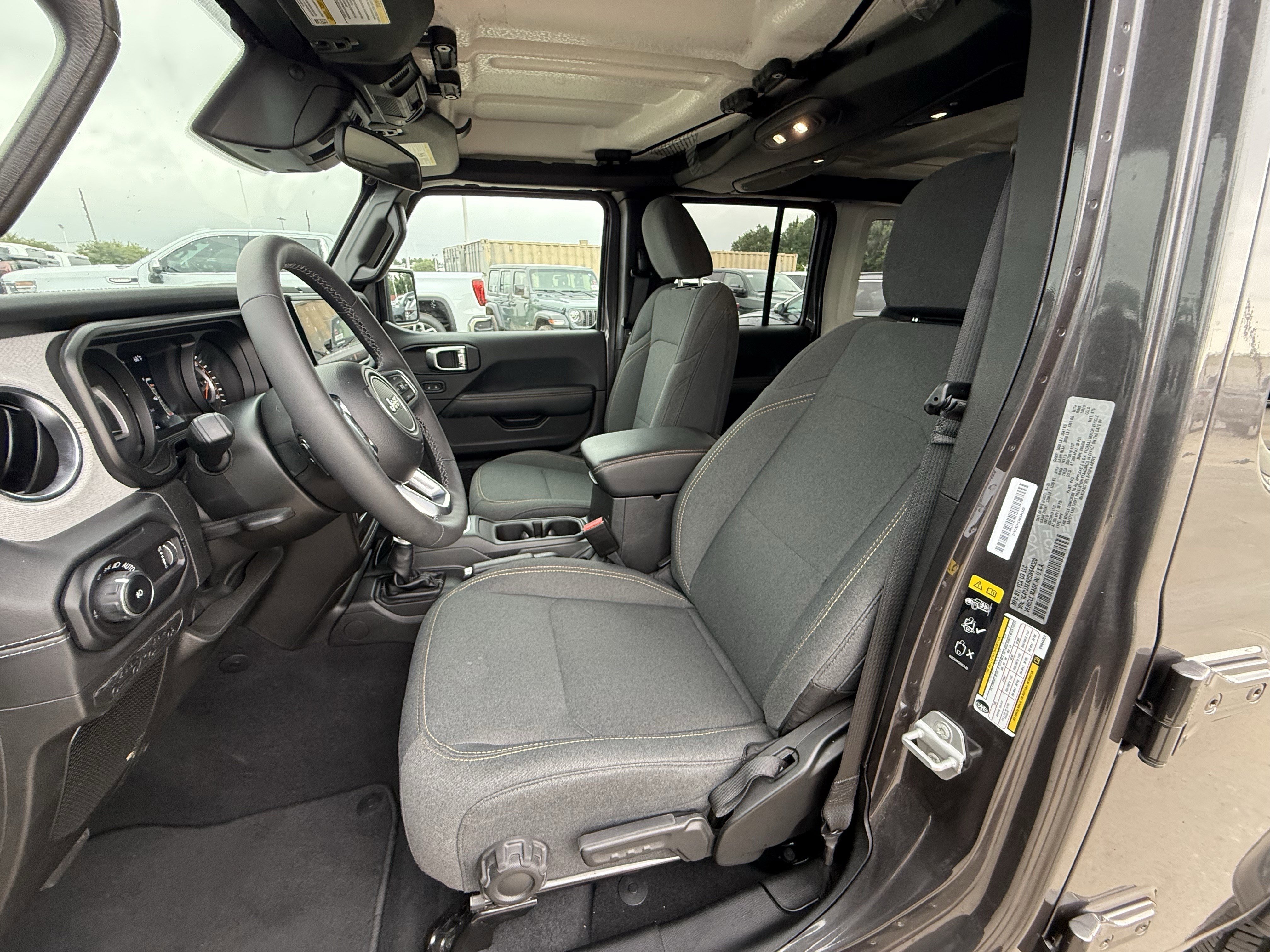 Used 2025 Granite Crystal Metallic Clearcoat Jeep  image 26