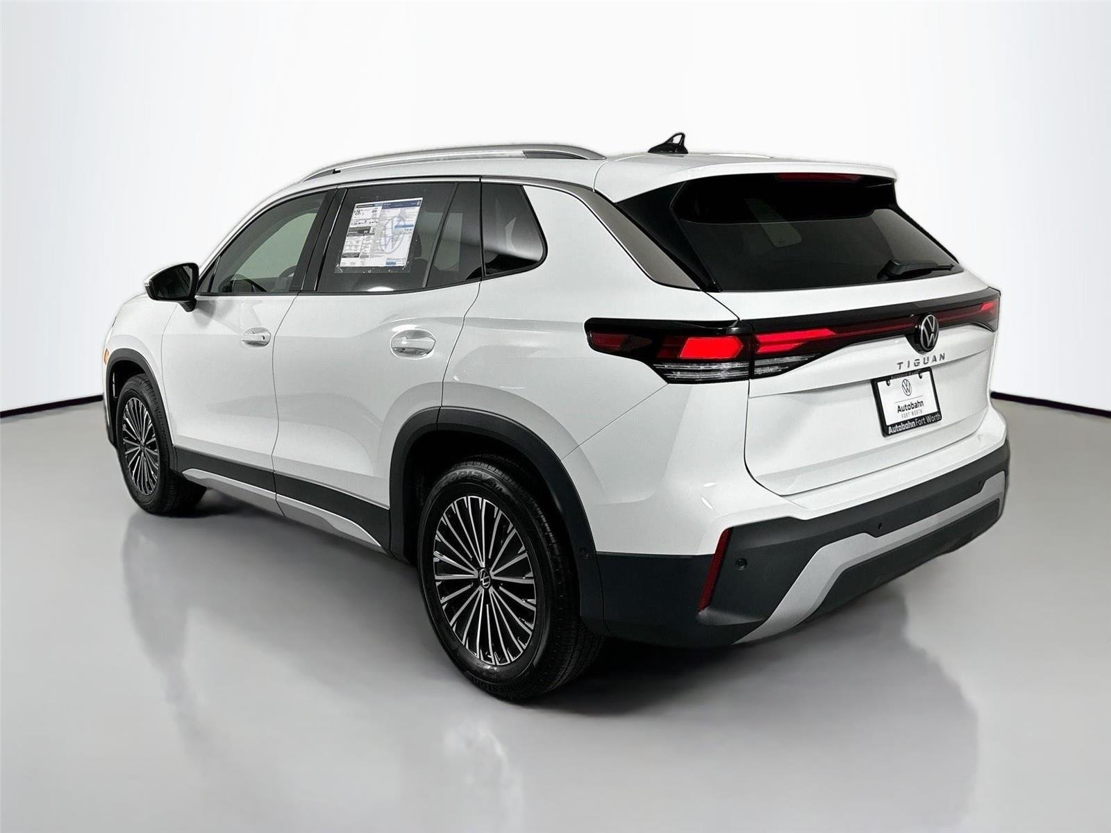 2025 Volkswagen Tiguan S - Photo 7