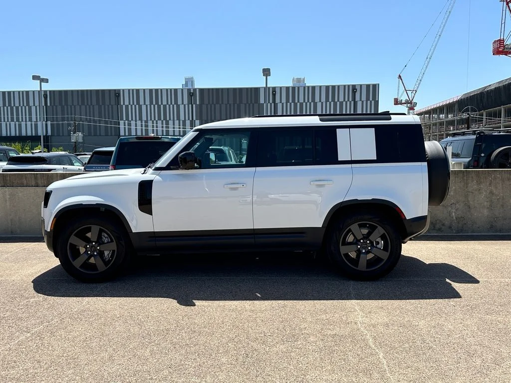 Certified Used 2026 Fuji White Land Rover S image 5