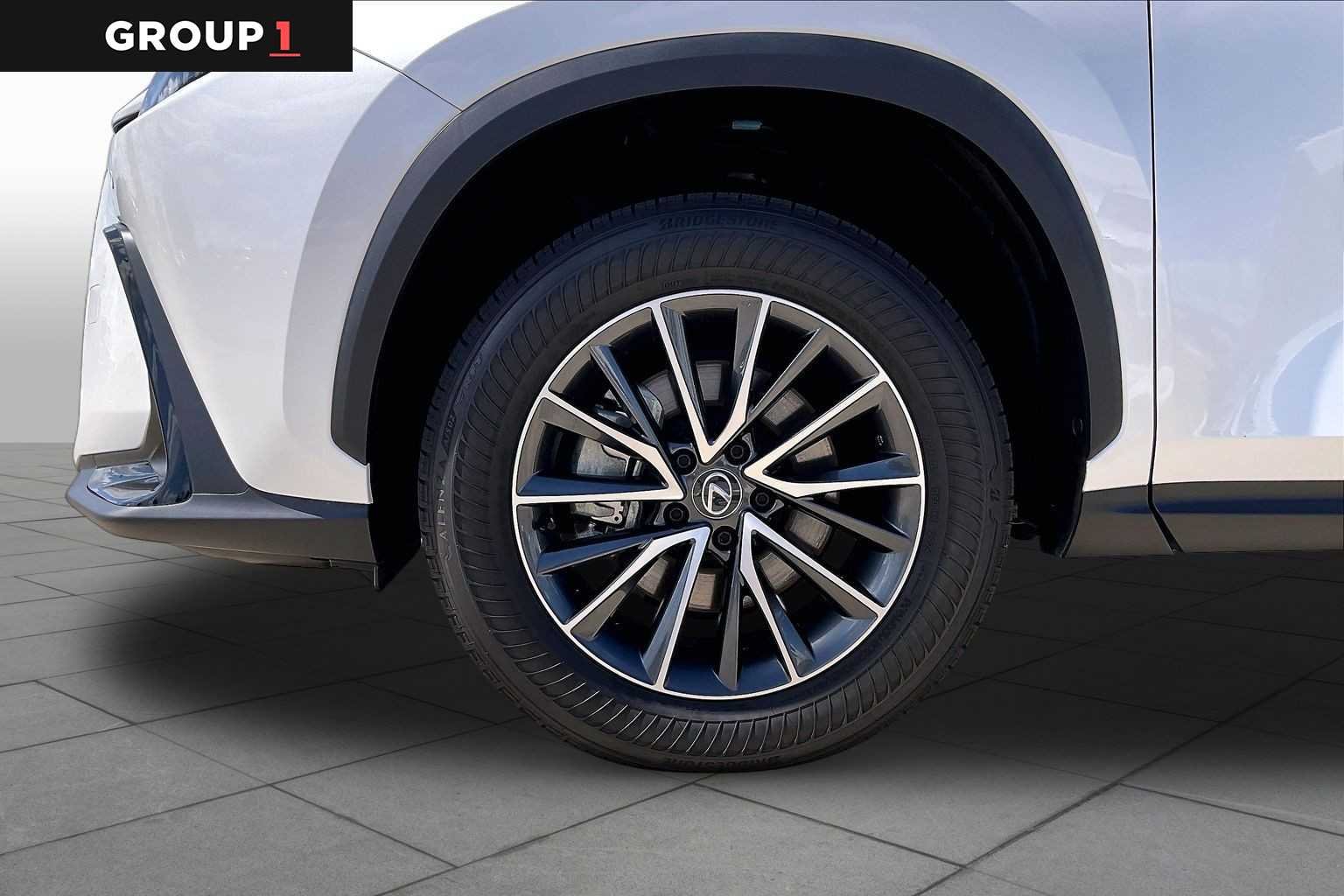 Used 2025 Eminent White Pearl Lexus  image 9
