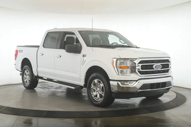 Used 2023  Ford XLT image 2