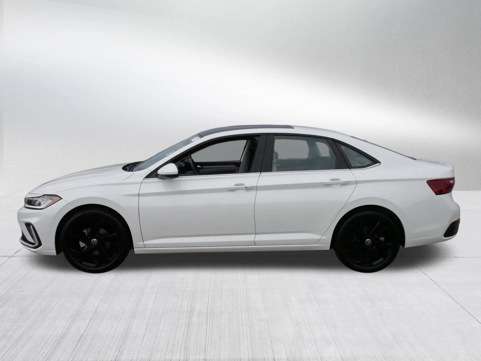 Used 2025 Opal White Pearl Volkswagen SE image 4