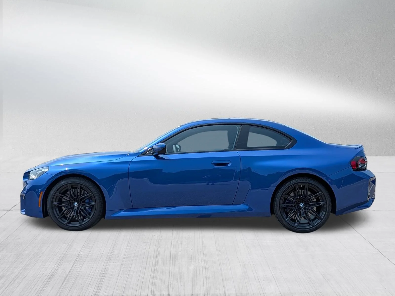 Used 2025 Portimao Blue Metallic BMW  image 4