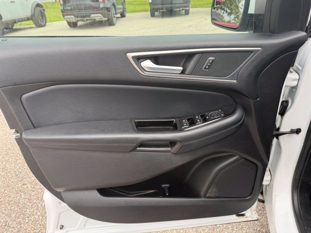 Used 2018 Oxford White Ford SEL image 9