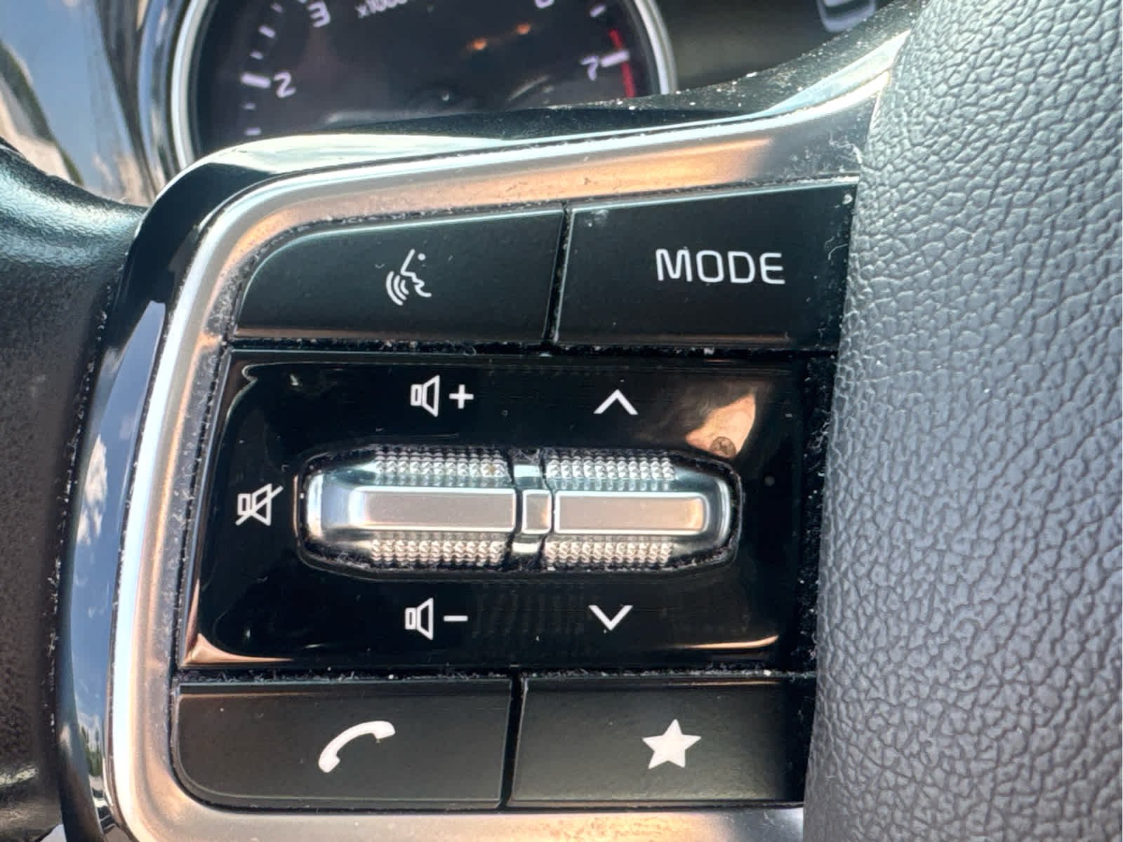 Used 2022 Snow White Pearl Kia EX image 14