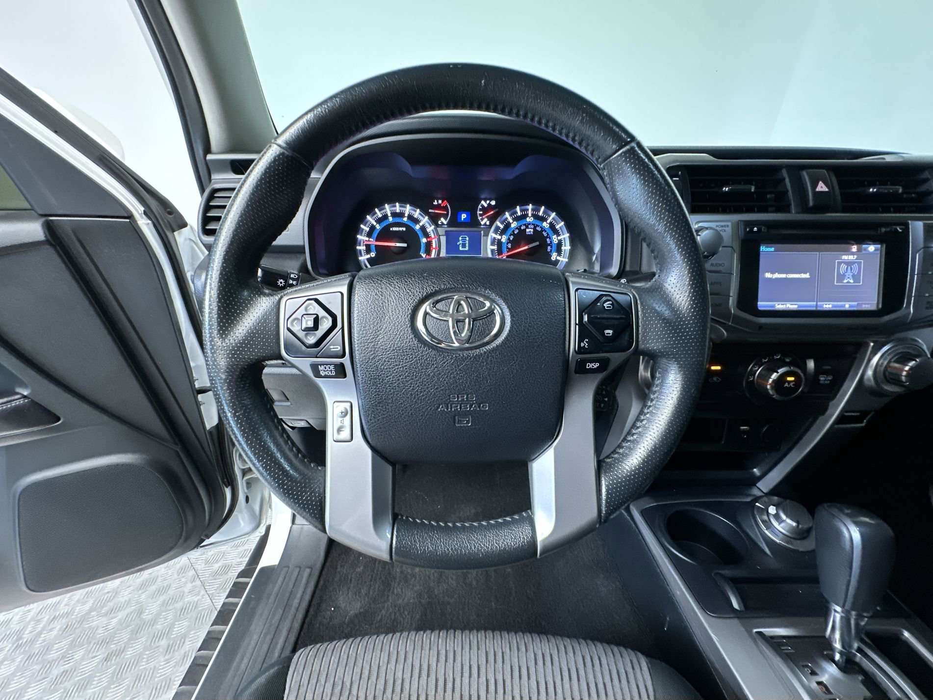 Used 2016 Super White Toyota SR5 image 16