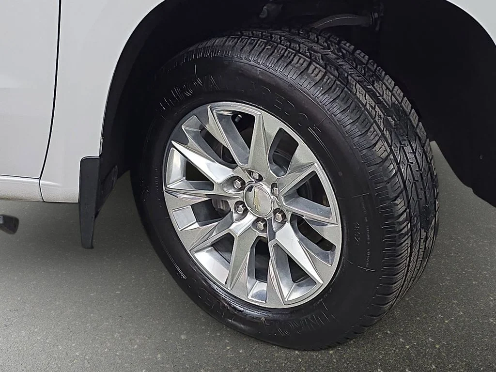 Used 2020 Iridescent Pearl Tricoat Chevrolet LTZ image 34