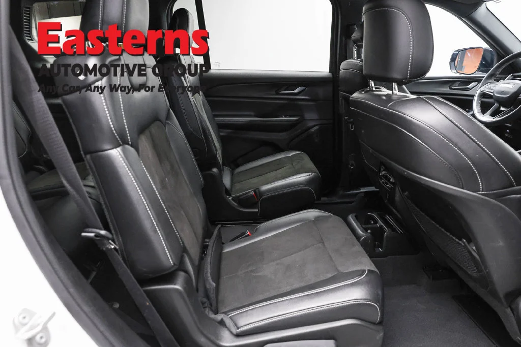 Used 2023 White Jeep Altitude image 24
