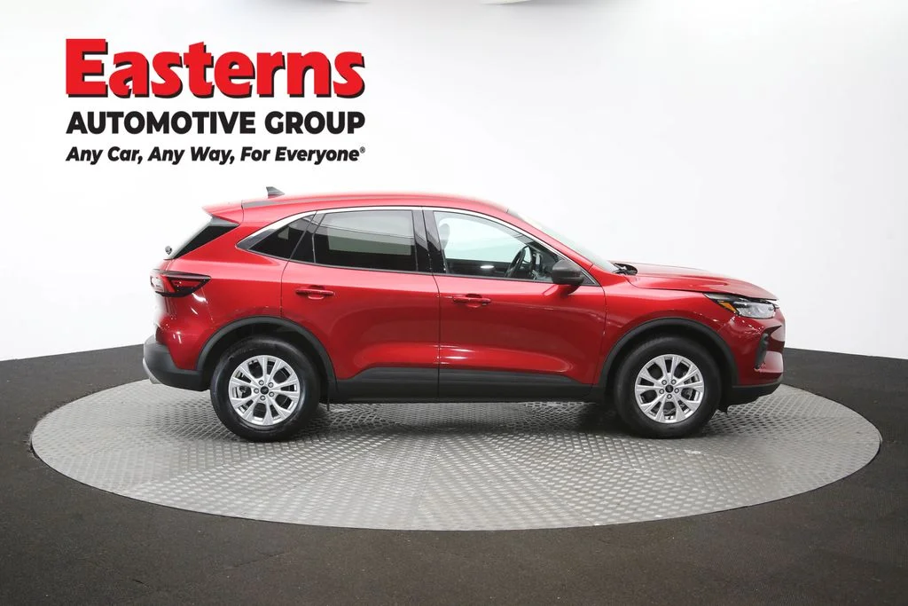 Used 2023 Red Ford Active image 45