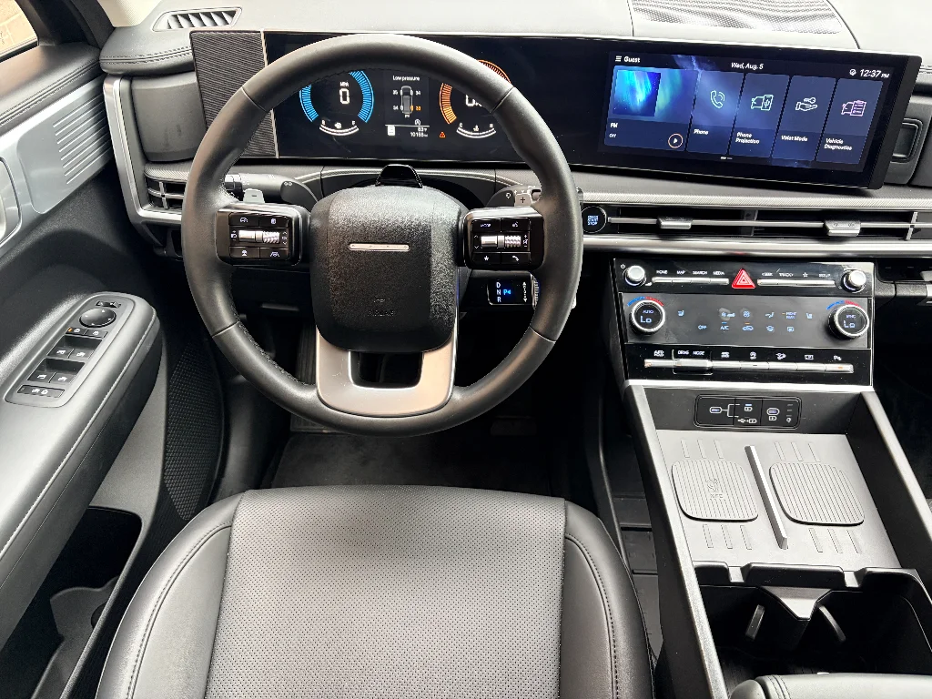Used 2025 Phantom Black Hyundai SEL image 19