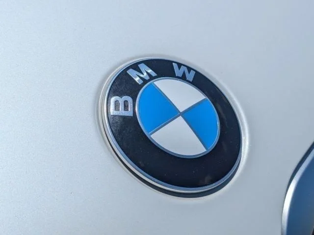 Used 2023 White BMW xDrive40i image 16