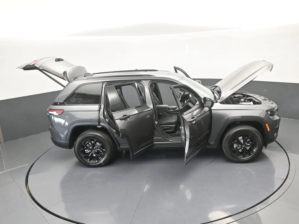 New 2025 Baltic Gray Metallic Clear-Coat Exterior Paint Jeep Altitude X image 61
