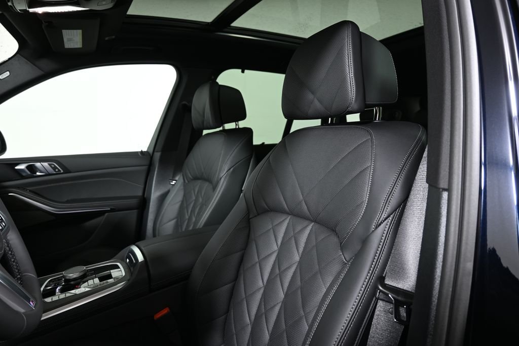 New 2026 Carbon Black Metallic BMW xDrive40i image 16