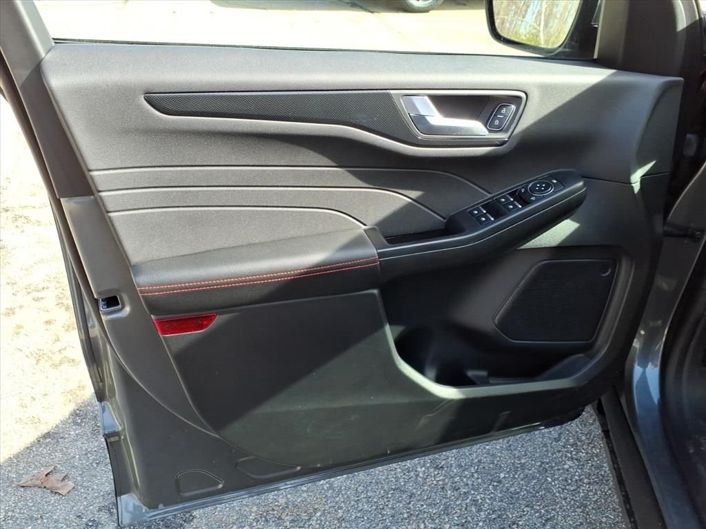 2026 Ford Escape ST-Line - Photo 13