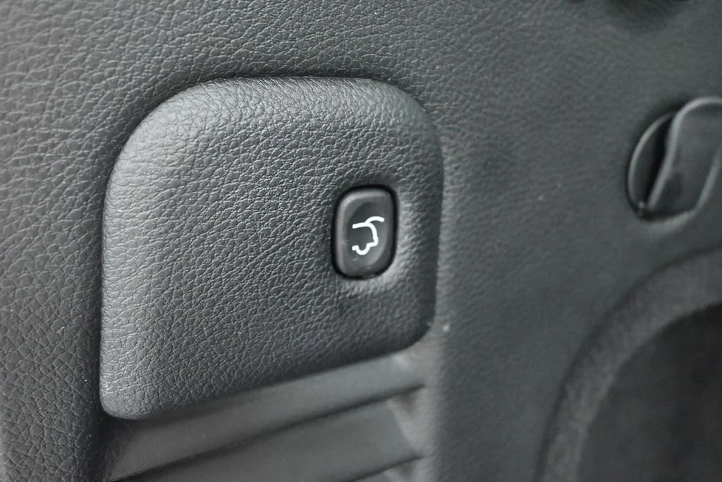 Used 2021 Off-white Jeep Summit image 34