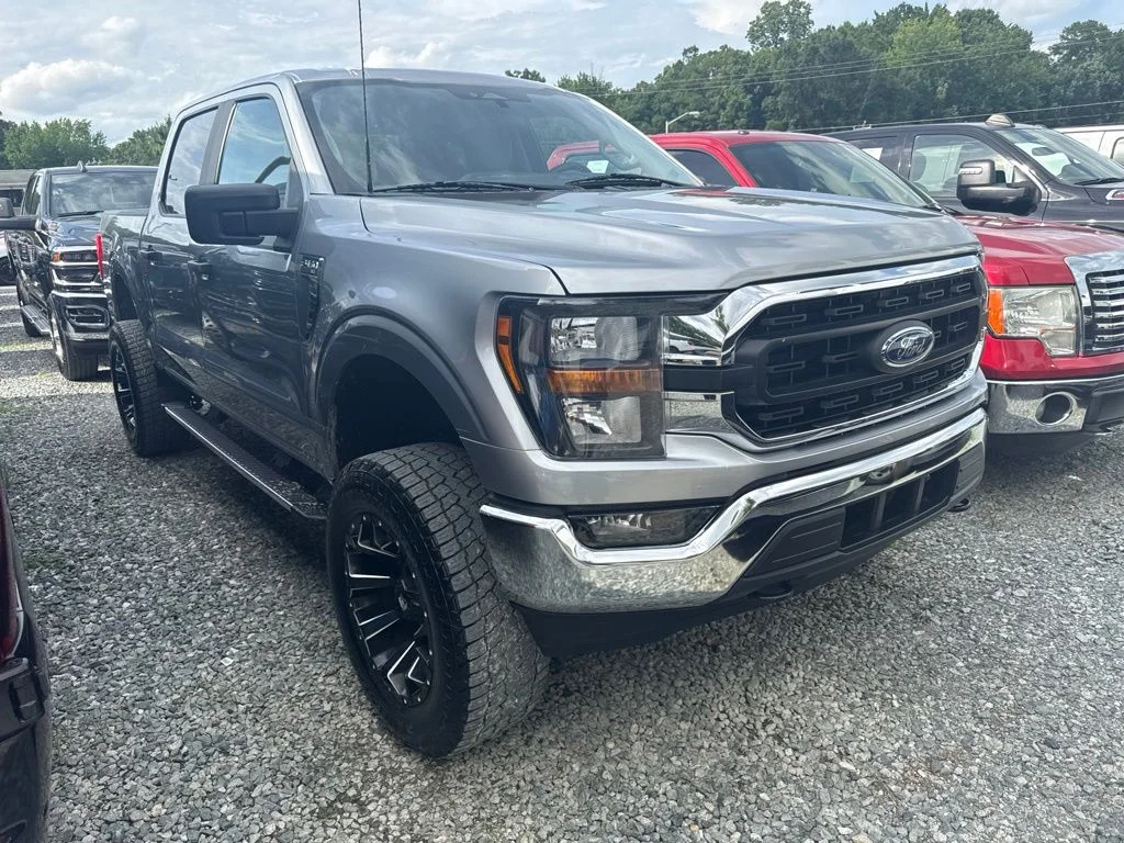 Used 2023 Silver Ford XLT image 2