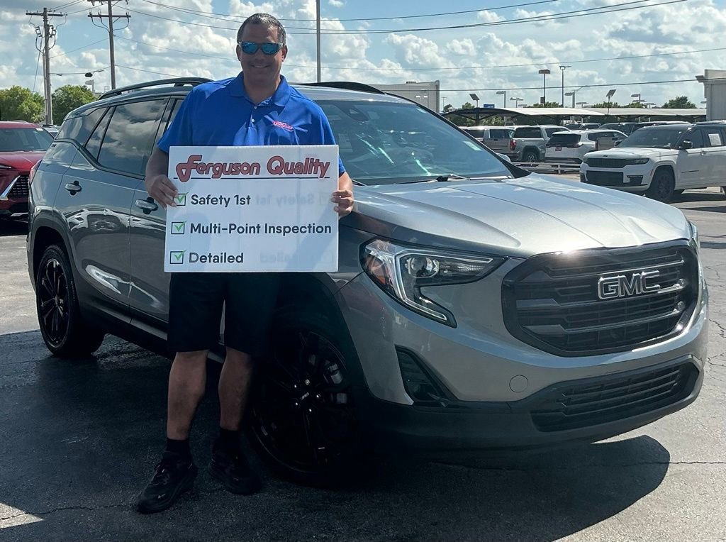 Used 2019 SATIN STEEL METALLIC GMC SLT image 1