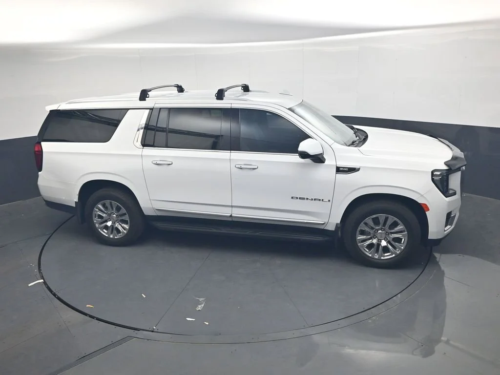 Used 2021 White GMC Denali image 31
