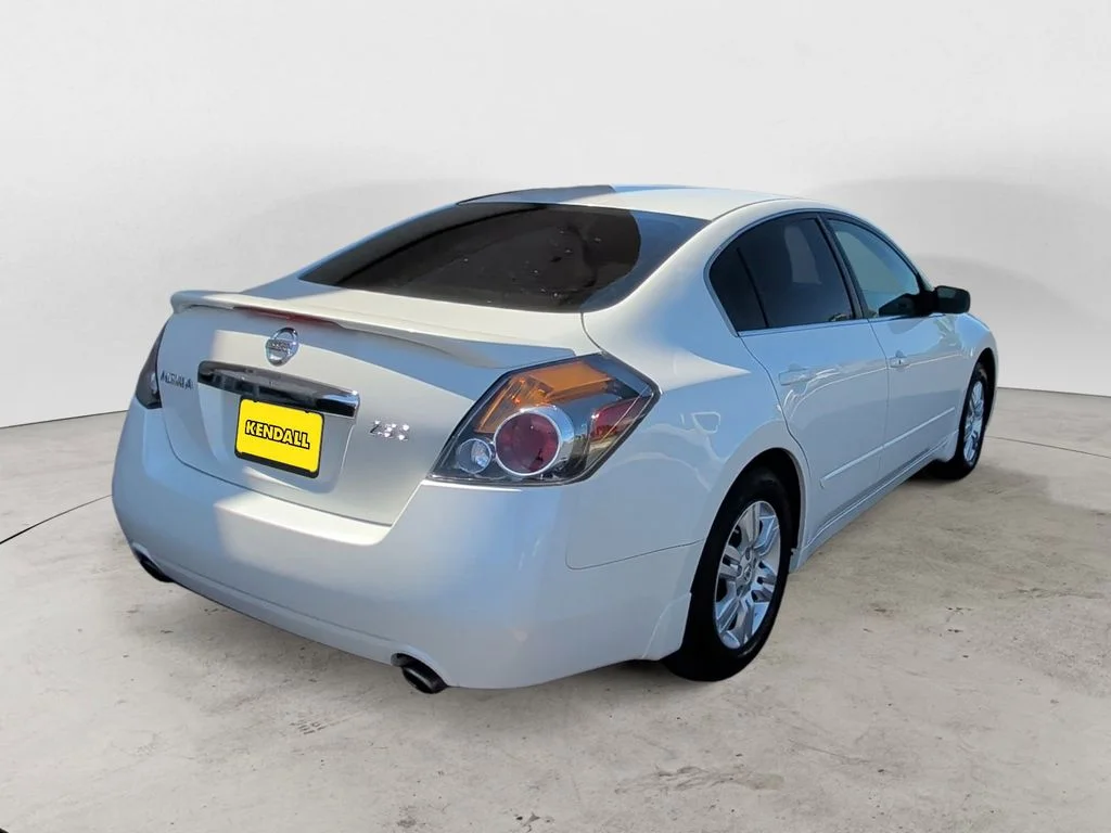 Used 2012 White Nissan 2.5 S image 5
