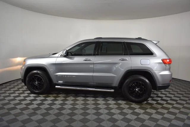 Used 2016 Silver Jeep Limited image 4