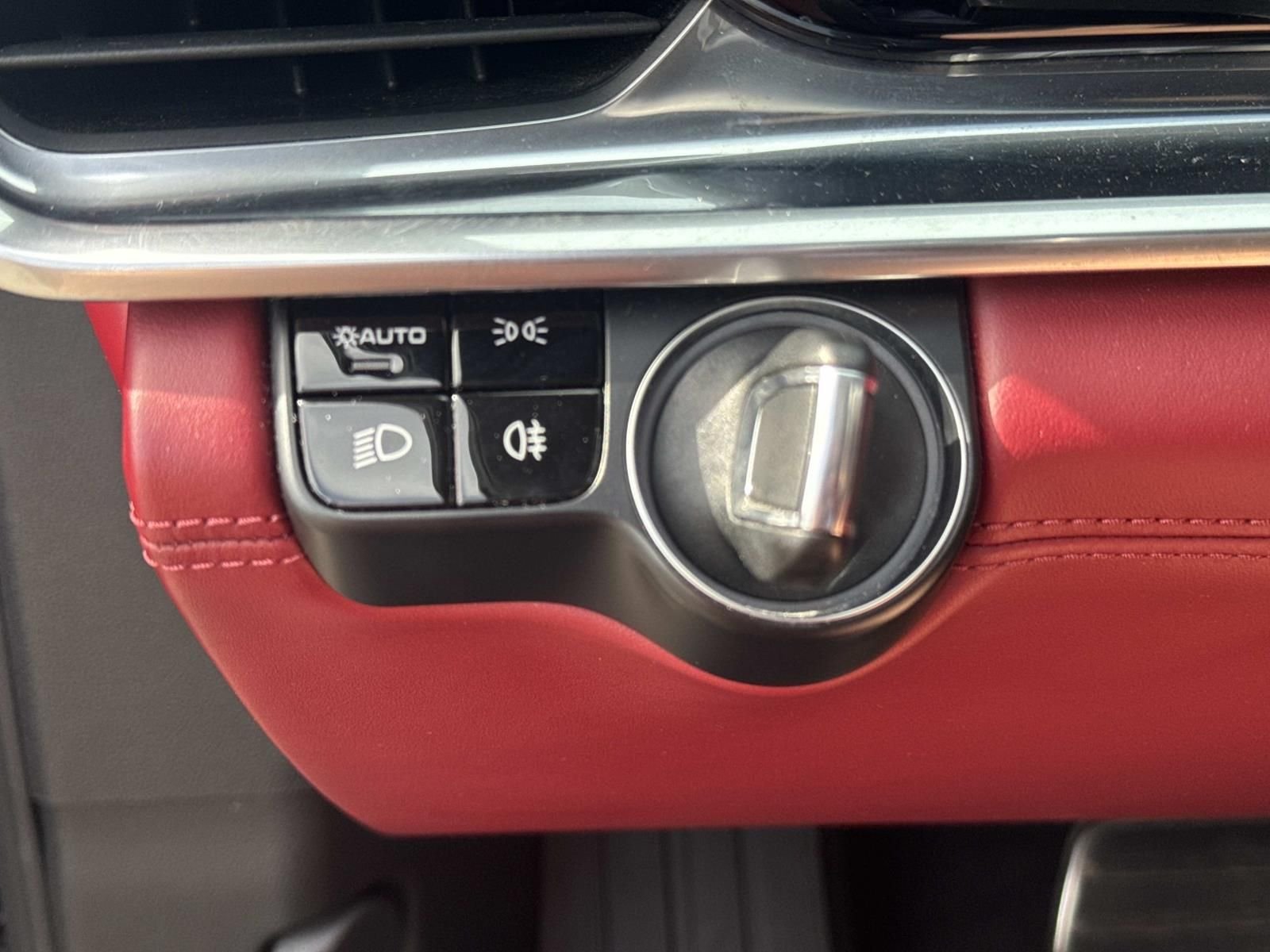 Used 2018  Porsche 4S image 21