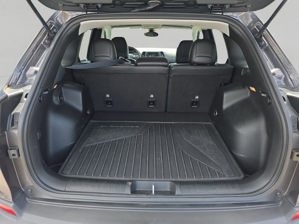 Used 2021 Gray Jeep Latitude Plus image 29