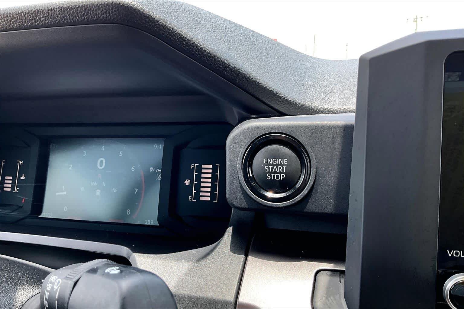 Used 2025 Underground Toyota SR5 image 31