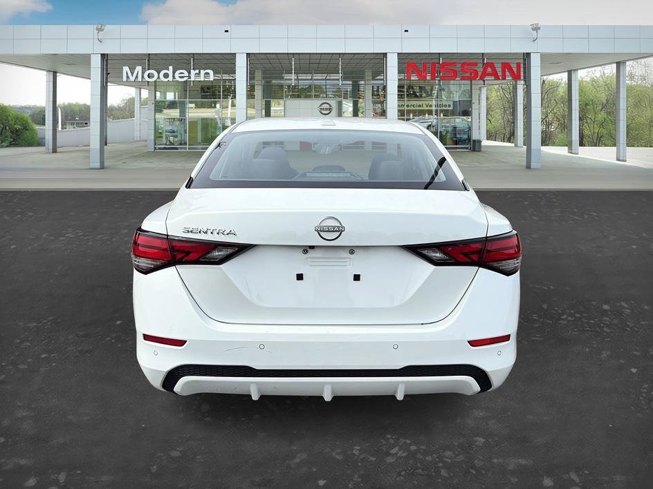 Used 2025 Aspen White Tricoat Nissan SV image 4