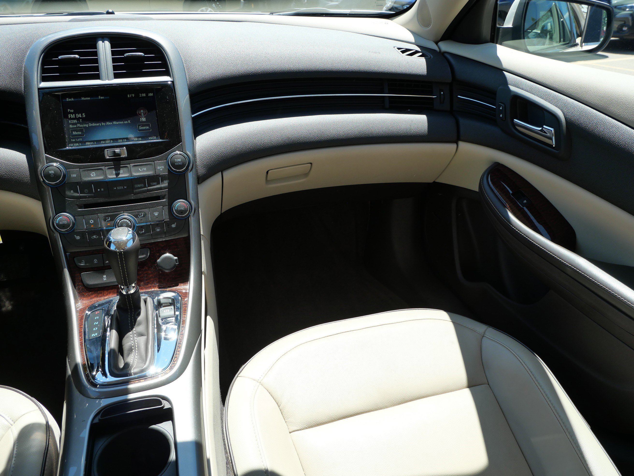 Used 2013 White Diamond Tricoat Chevrolet ECO image 11