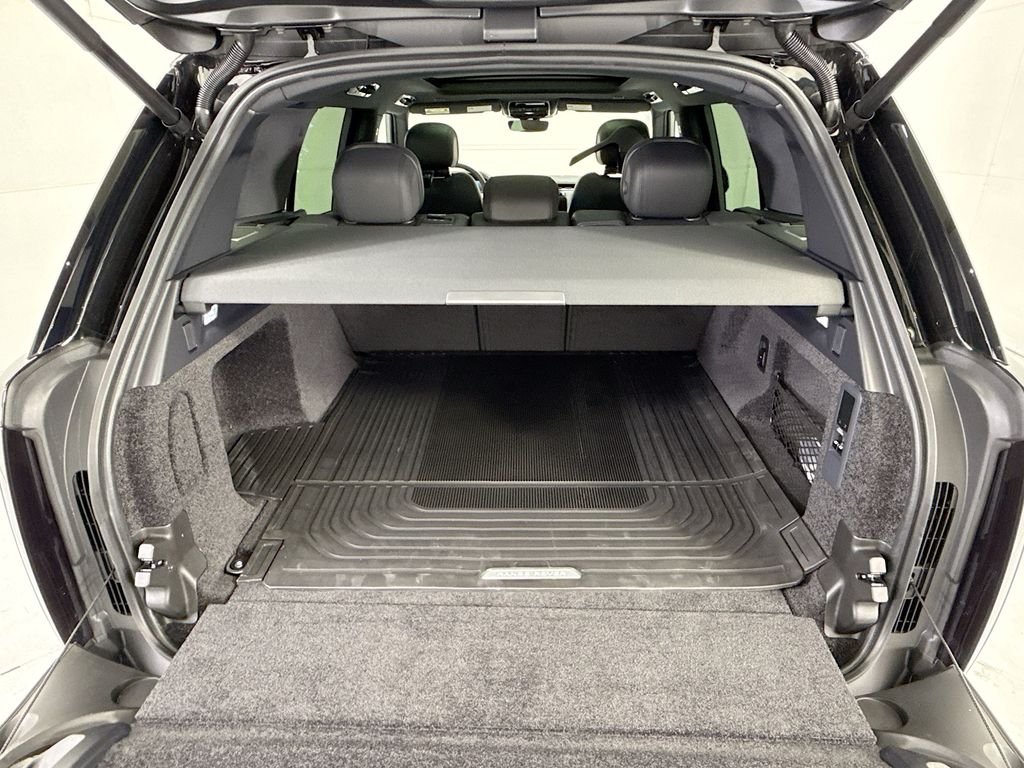 New 2026 Santorini Black Land Rover SE image 27