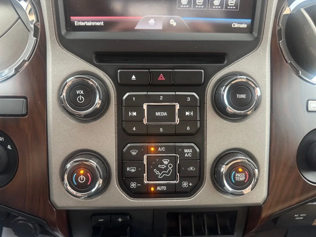 Used 2016 Oxford White Ford Lariat image 31