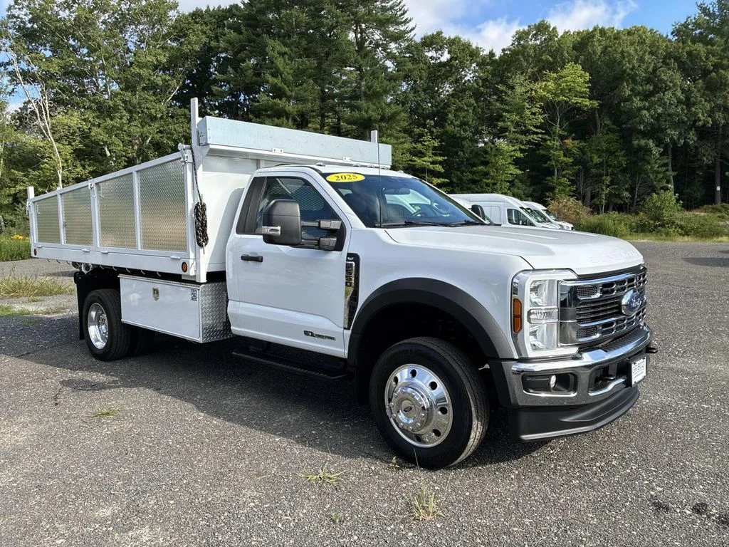 Used 2025 Oxford White Ford XLT image 1