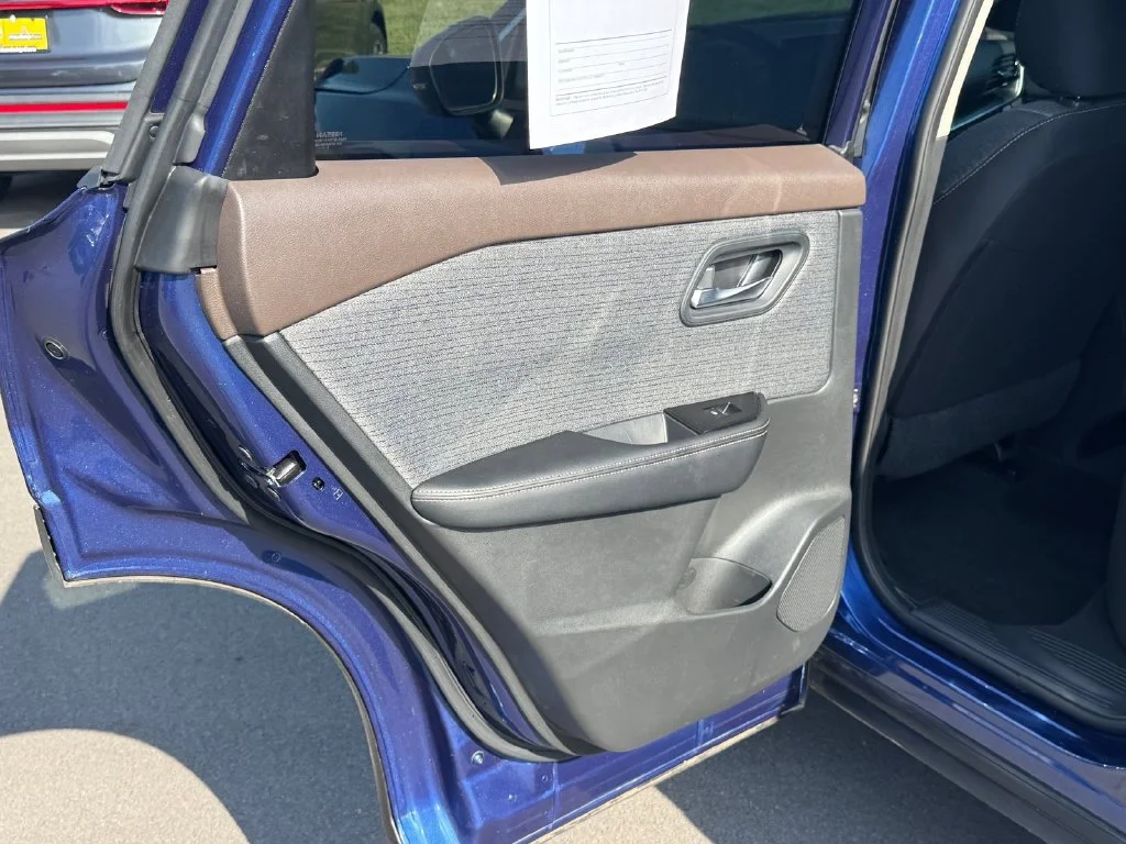 Used 2023 Blue Nissan SV image 18