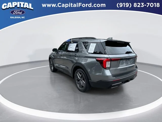 Used 2025 Gray Ford ST-Line image 6