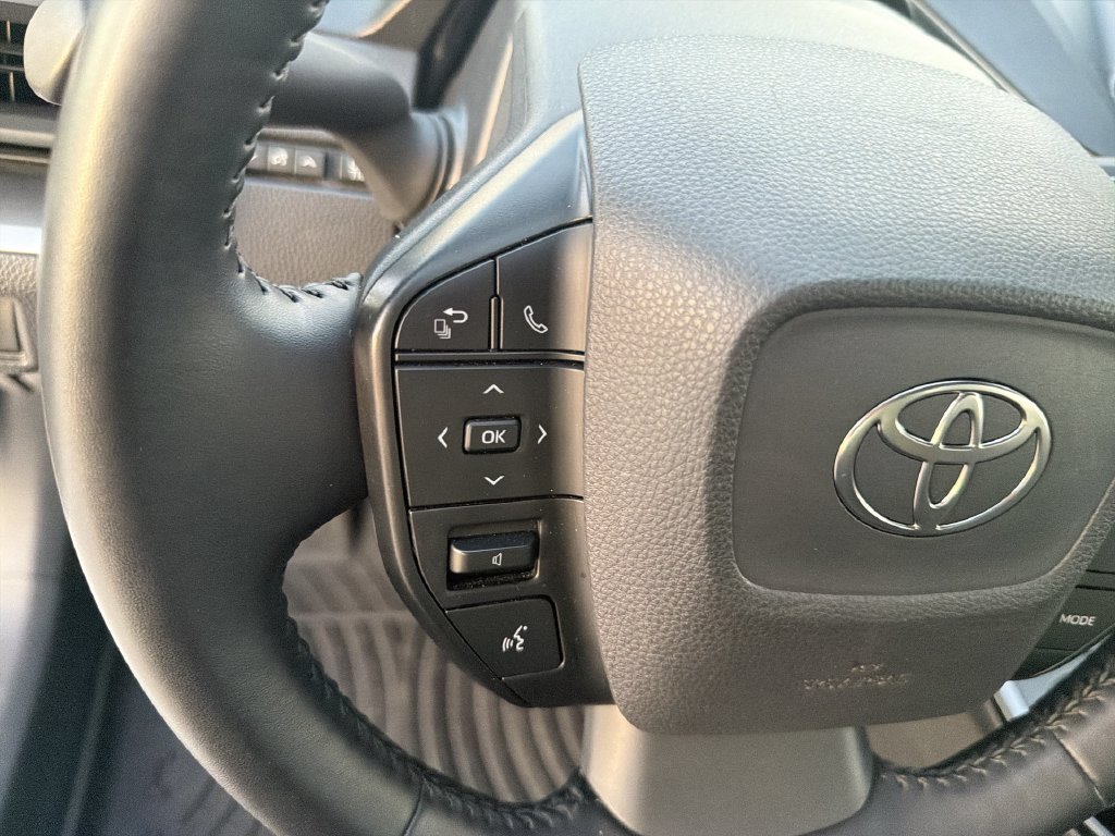 Used 2025  Toyota LE image 17