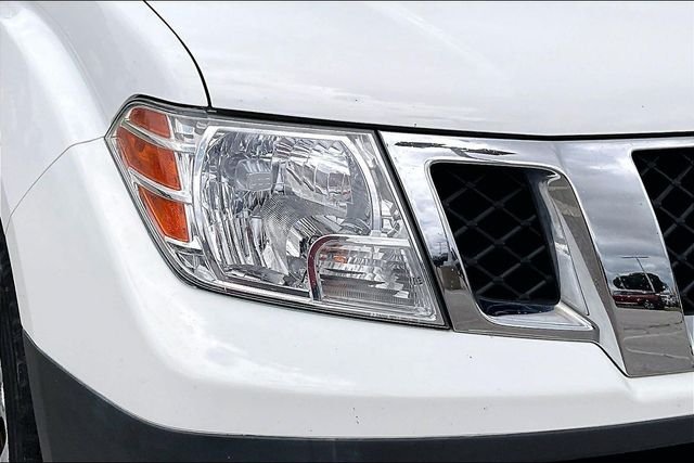 Used 2021 White Nissan S image 28