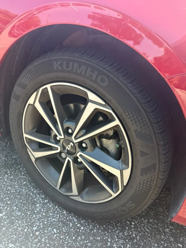 Used 2023 Red Kia LXS image 4