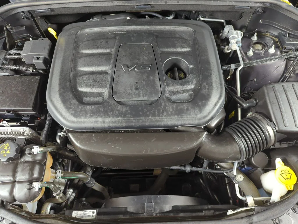 Used 2021 Crystal Metallic Jeep Laredo X image 17