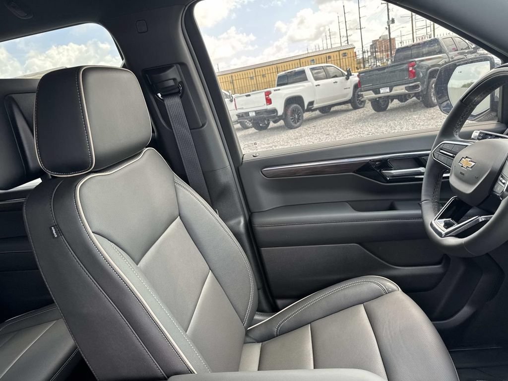 2026 Chevrolet Suburban Premier - Photo 12