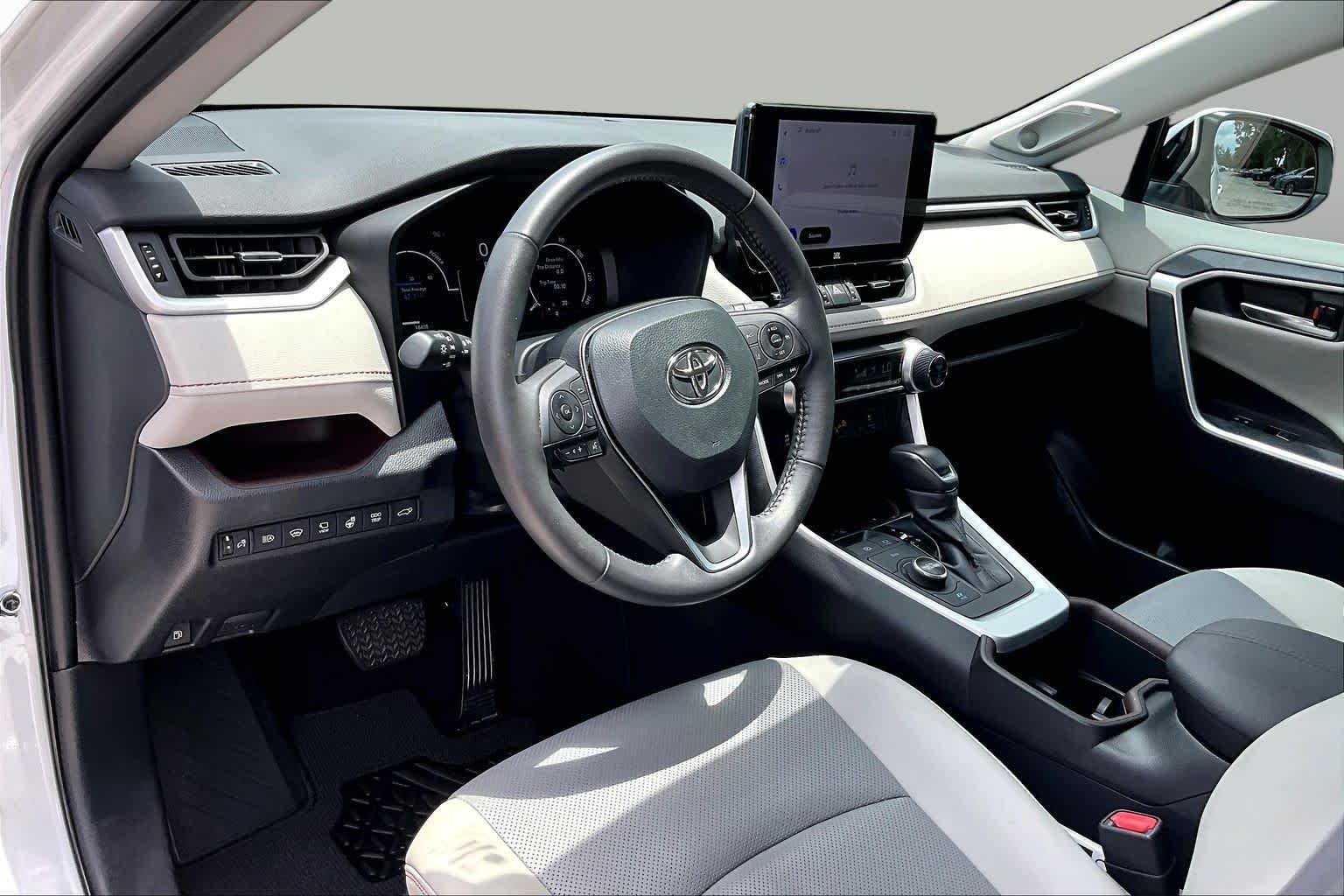 Used 2024 Wind Chill Pearl Toyota Hybrid Limited image 18