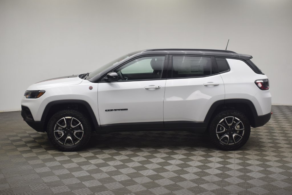 New 2026 Bright White Clear-Coat Exterior Paint Jeep Trailhawk image 13