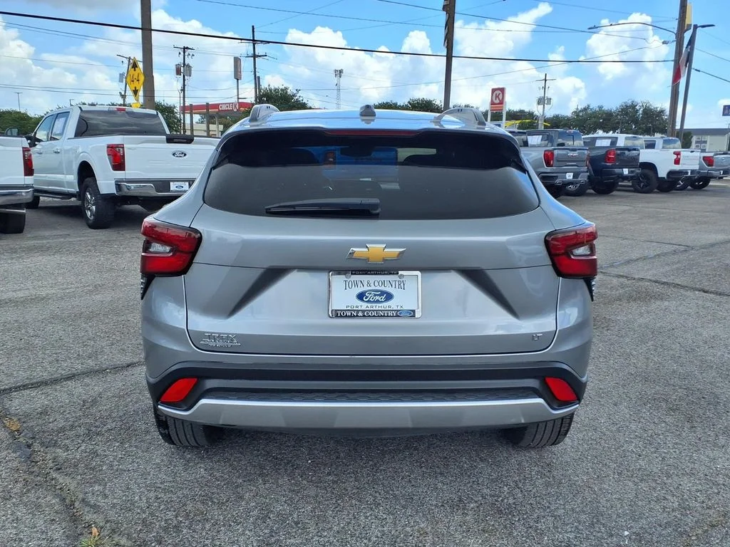 Used 2025 Gray Chevrolet LT image 6