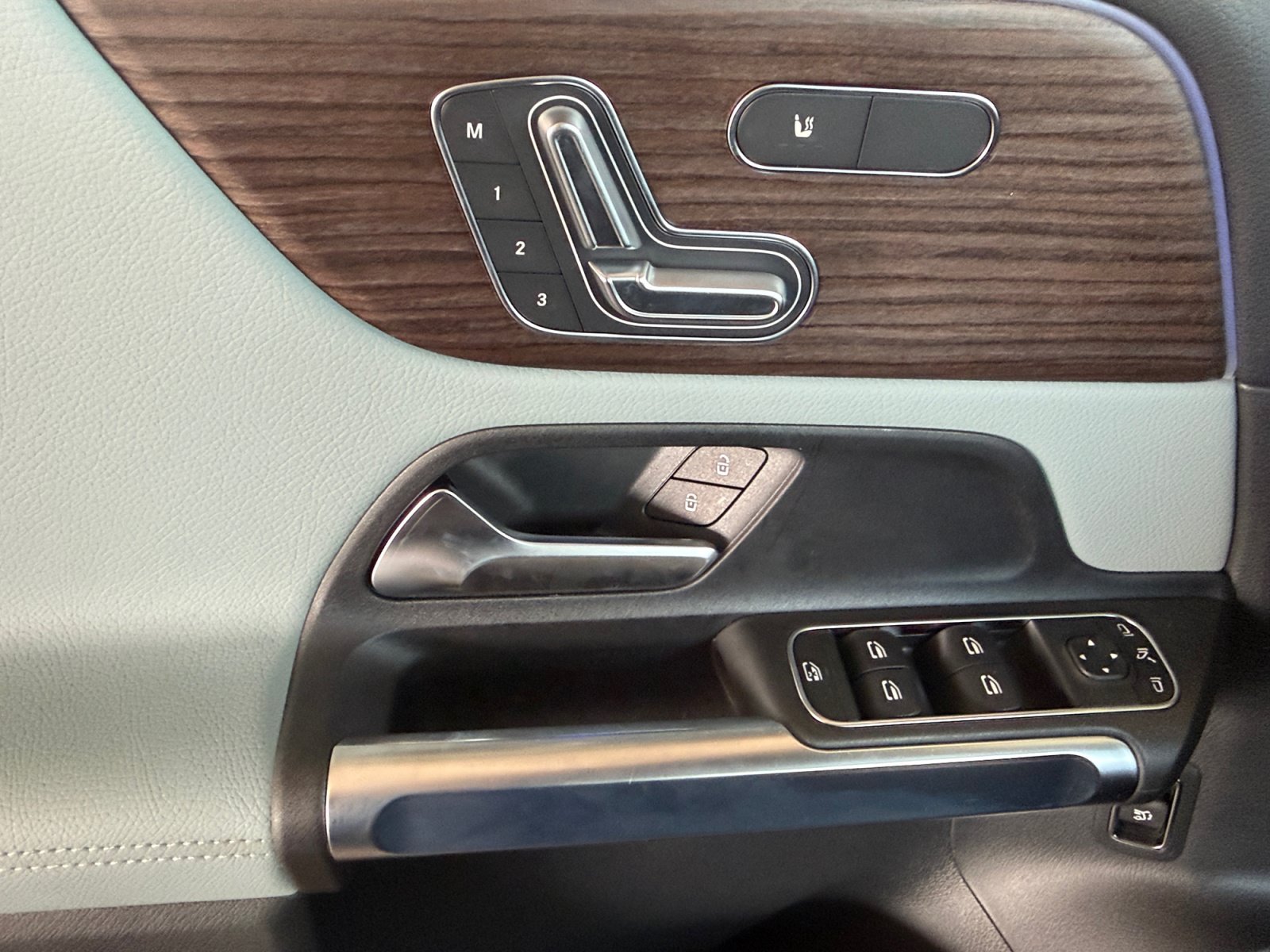 New 2026 Mountain Grey Metallic Mercedes-Benz GLB 250 image 42