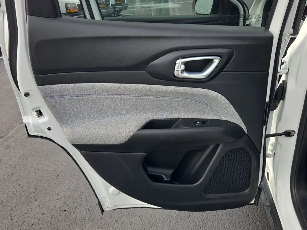 Used 2024 White Jeep Latitude image 18
