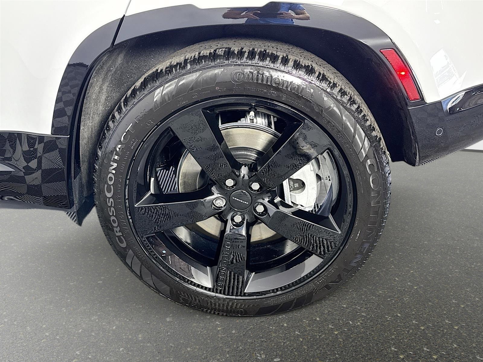 Used 2026 Fuji White Land Rover X-Dynamic SE image 33