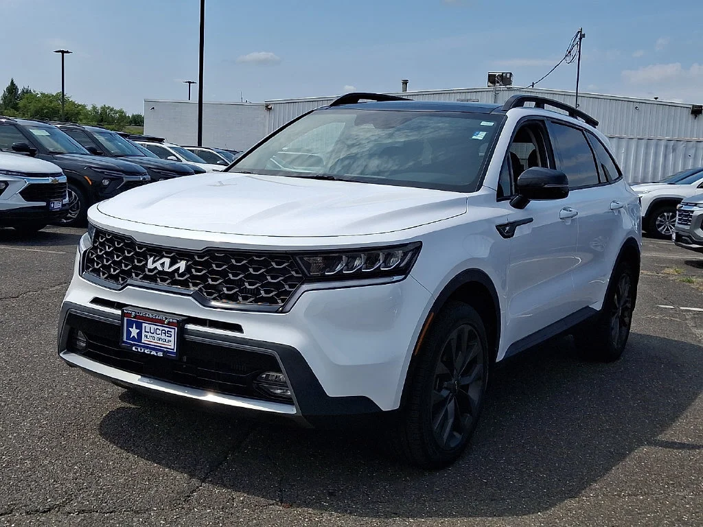 Used 2022 White Kia X-Line EX image 5