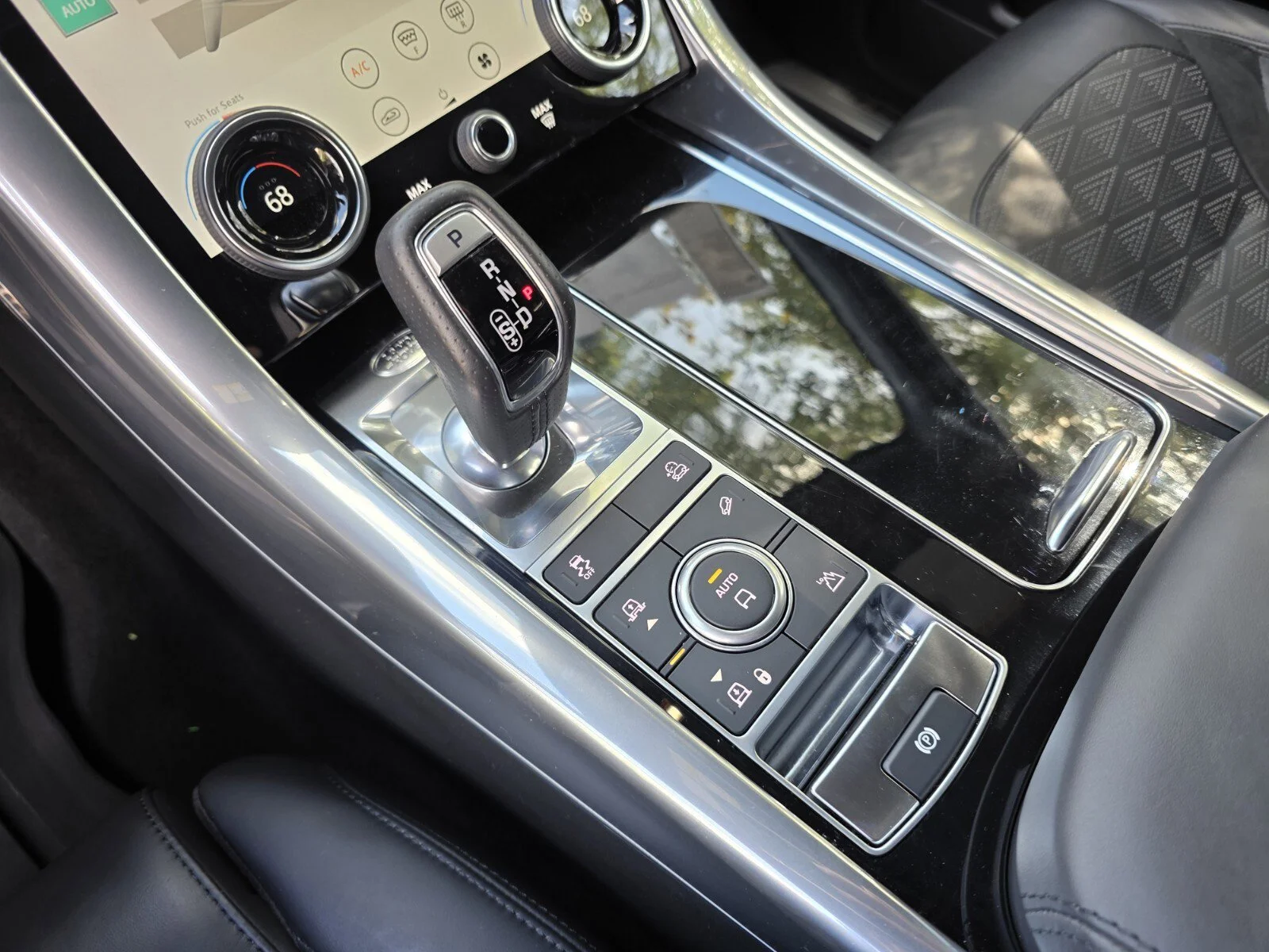 Certified Used 2022 Fuji White Land Rover SVR image 23