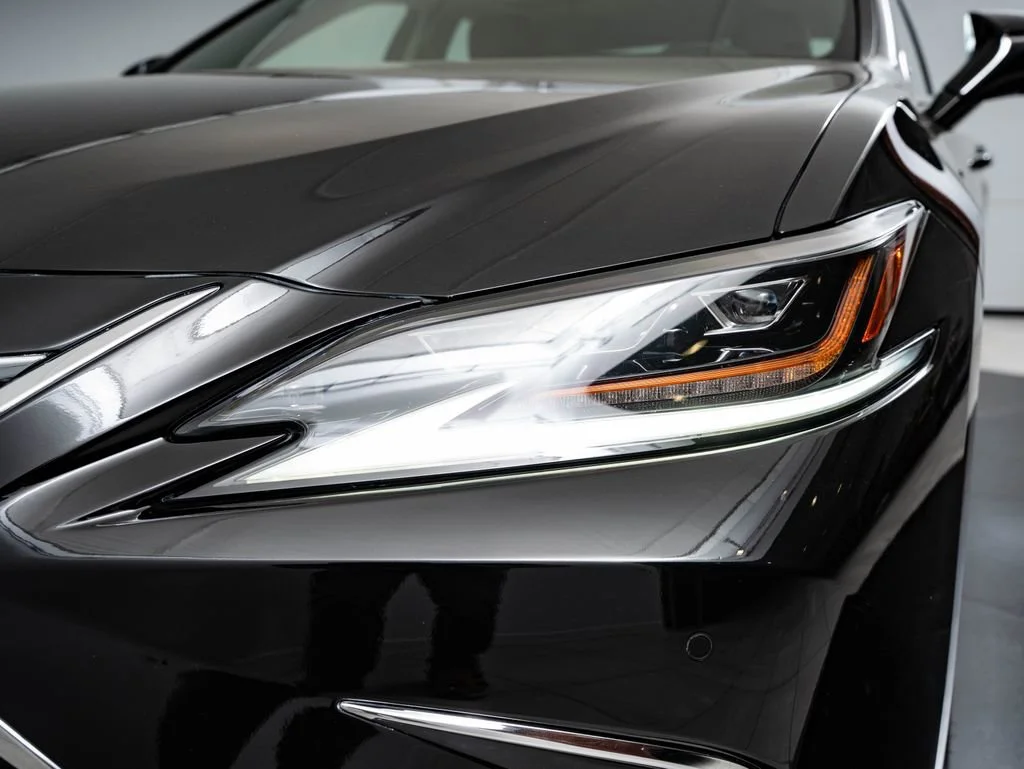 Certified Used 2020 OBSIDIAN Lexus 300h Ultra Luxury image 15